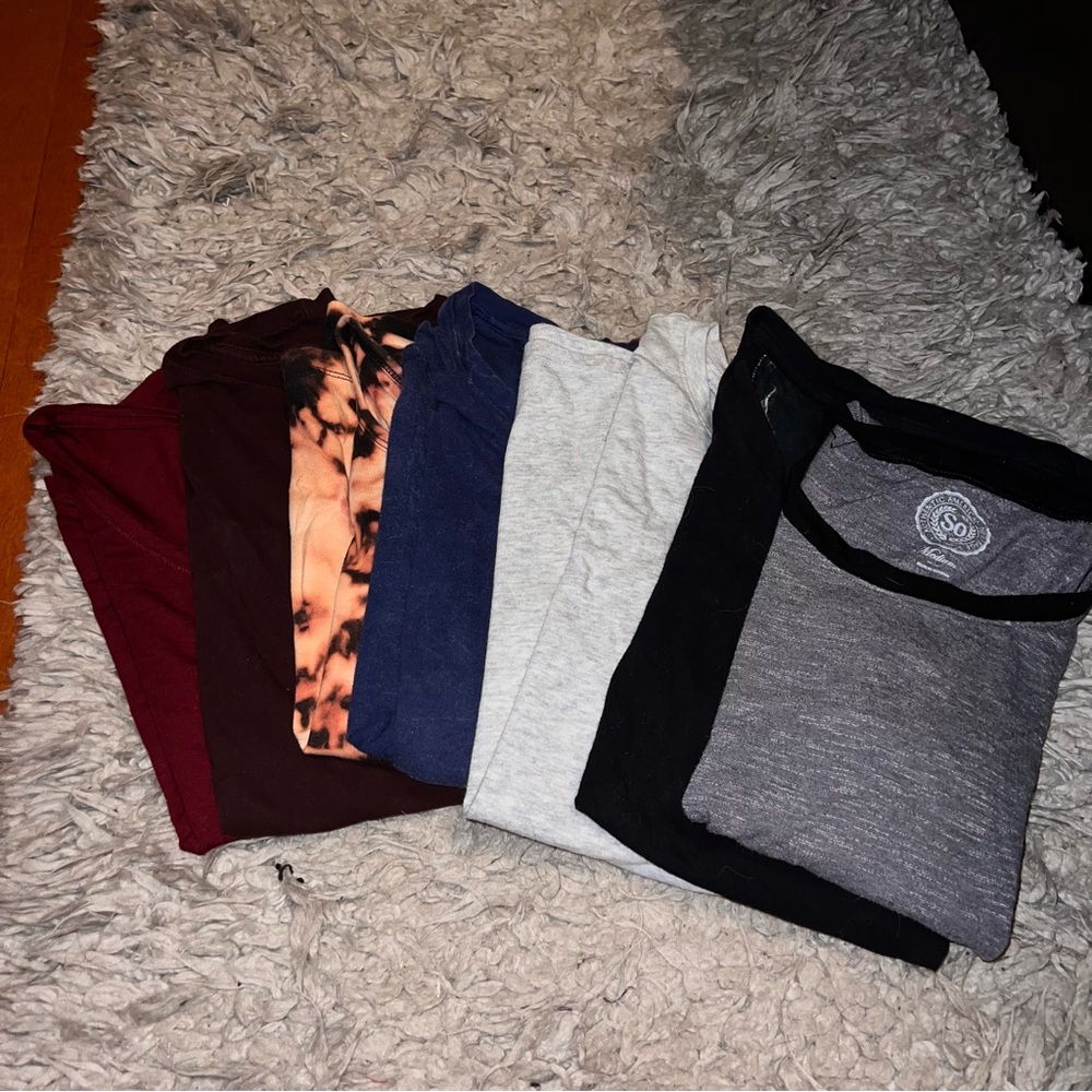 7 basic T-shirts - Picture 2 of 8